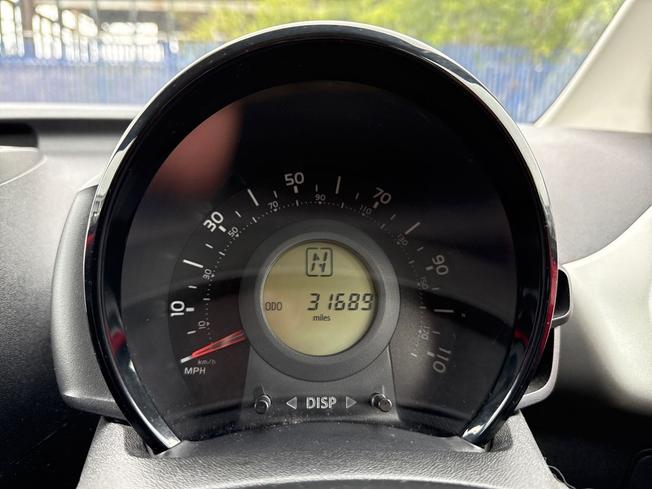 PEUGEOT 108 Photo 15