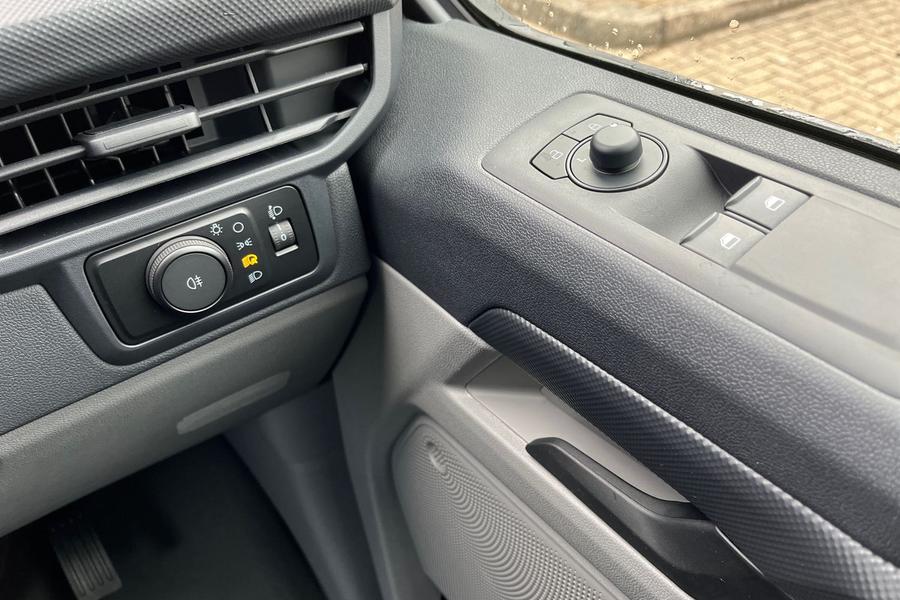 Ford E-TRANSIT CUSTOM Photo autoimg-19a7f4acbc835c5cb6b59969a1c902162c1a5775.jpg
