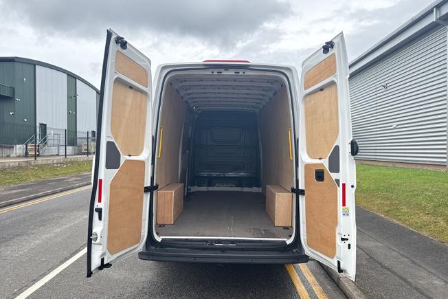 VOLKSWAGEN Crafter Photo 12