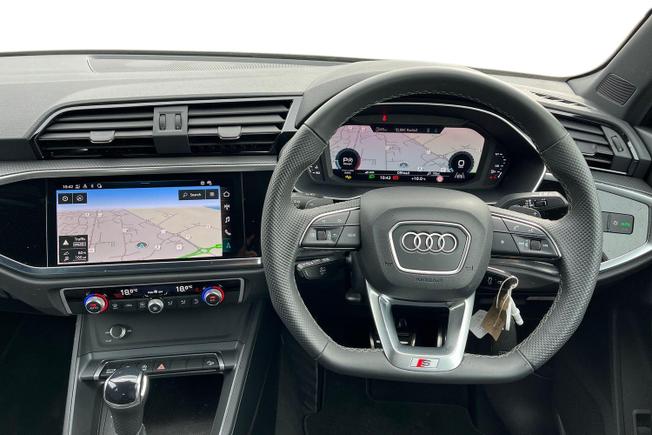 AUDI Q3 Photo 11