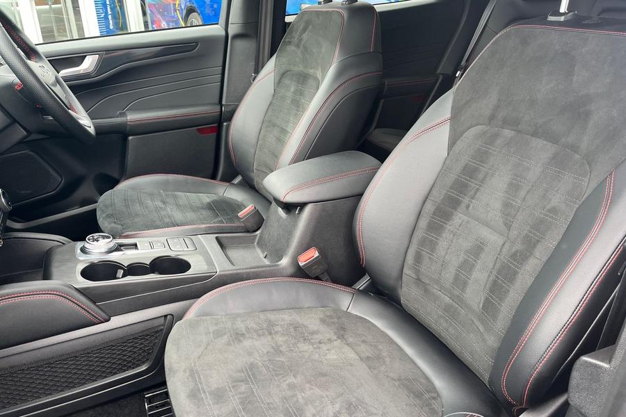 Ford KUGA Photo autoimg-19af354bc248cba85144ee10182f038ca8355d5d.jpg