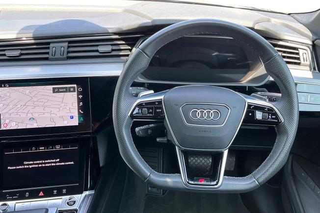 AUDI E-Tron Photo 11