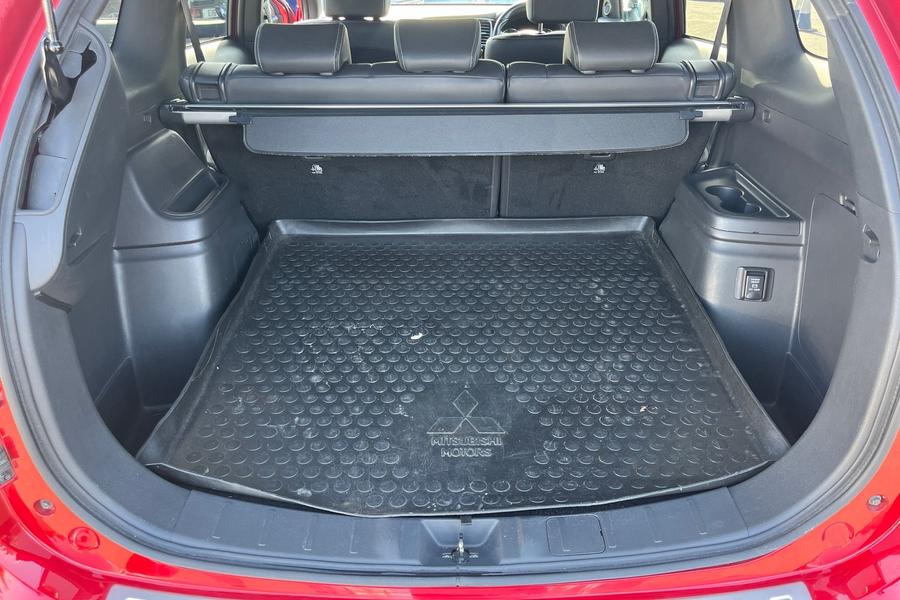 Mitsubishi OUTLANDER Photo autoimg-19b6713f7a0c906b9cea94e42af86a7a12b2f2f8.jpg
