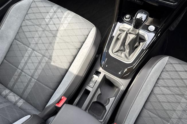 Volkswagen T-Roc Photo 24