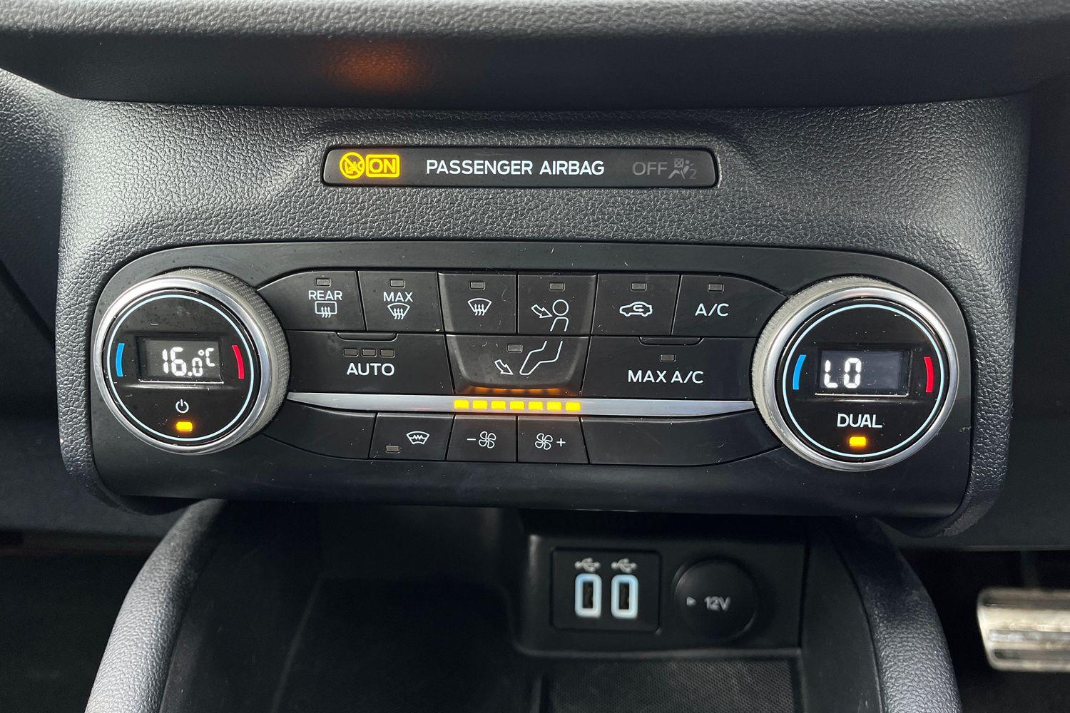 Ford KUGA Photo 32
