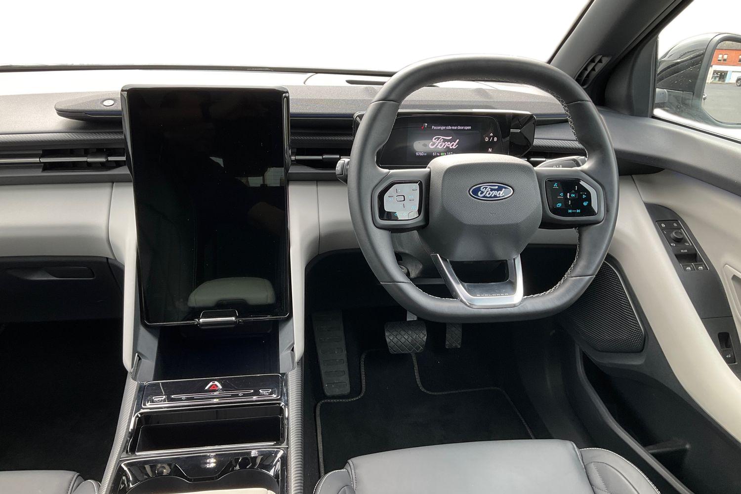 Ford Explorer Photo 10