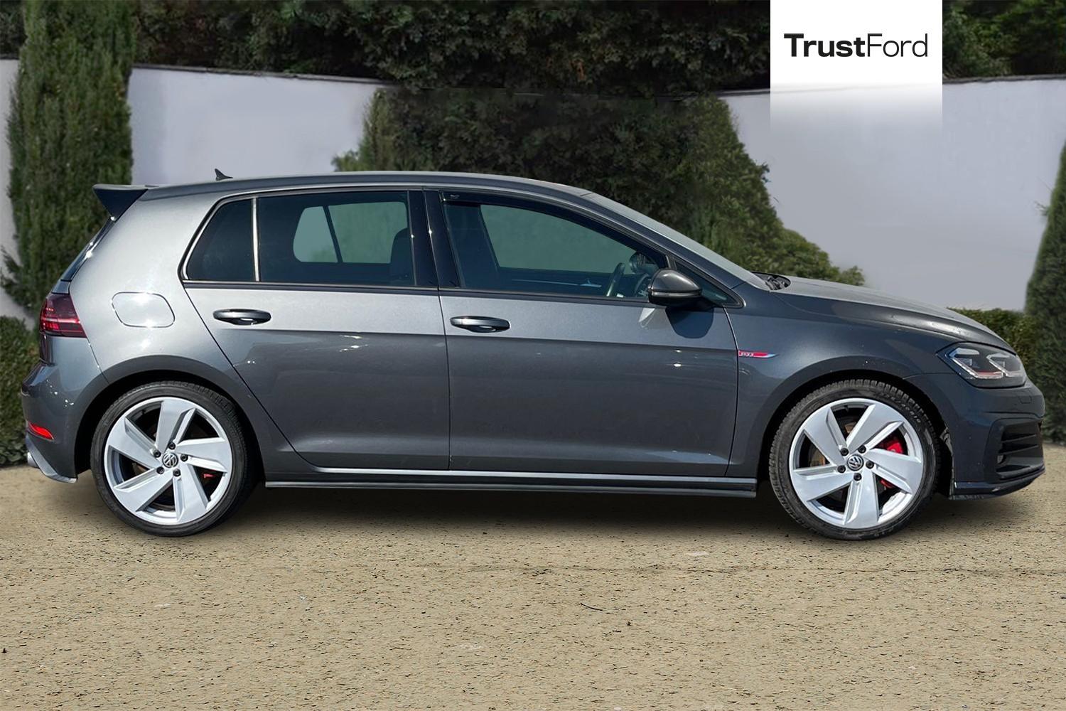 Volkswagen GOLF Photo 2