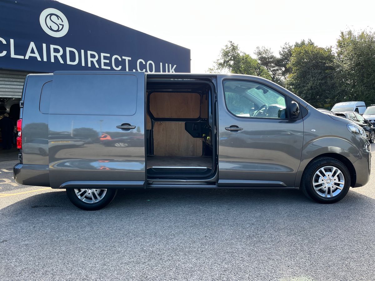 Vauxhall Vivaro Photo 25