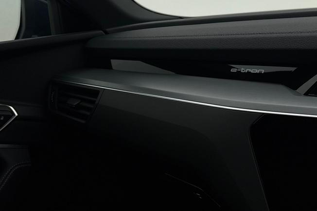 AUDI Q8 e-tron Photo 28