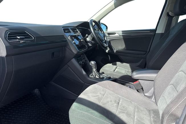 VOLKSWAGEN Tiguan Photo 6