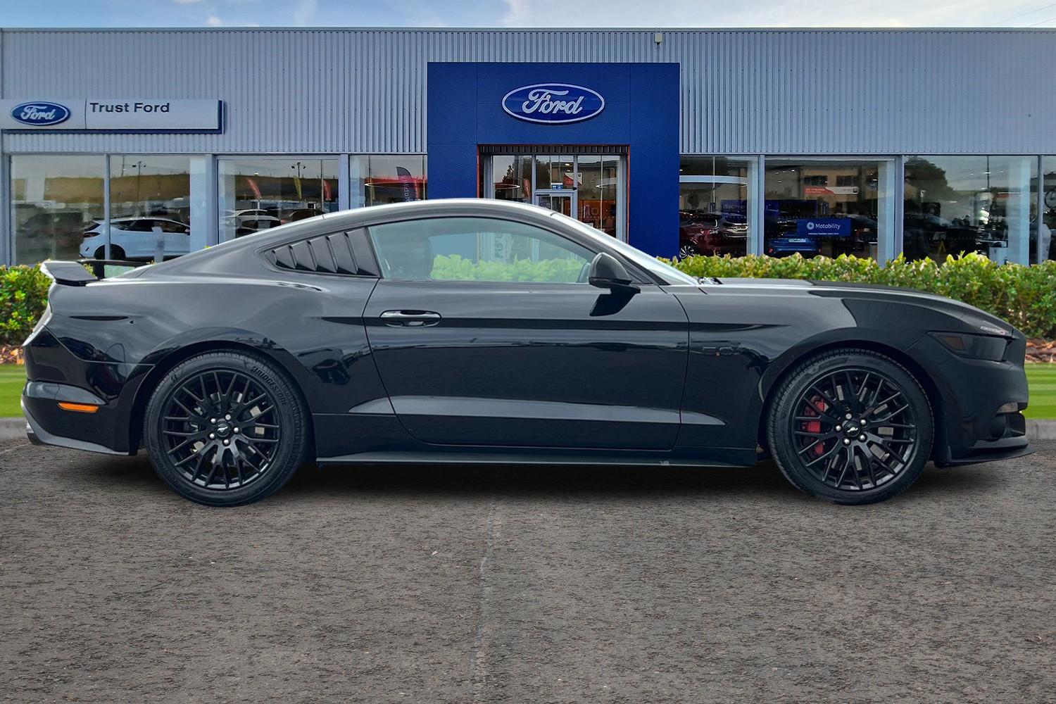 Ford MUSTANG Photo 2