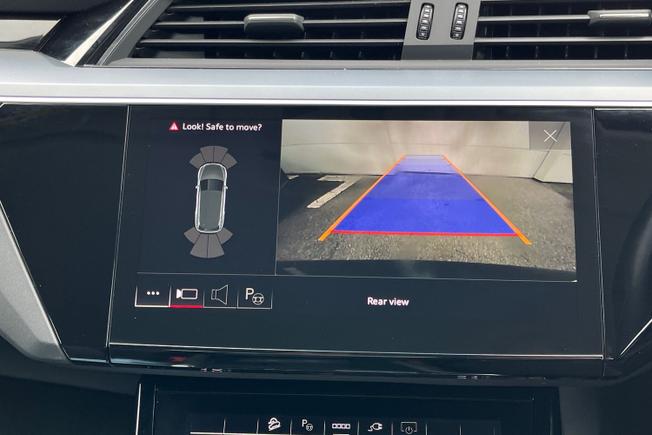 Audi e-tron Photo 22