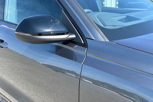 AUDI Rsq8 Photo 20