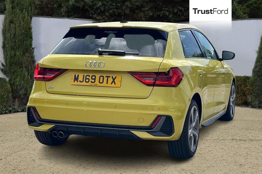 Audi A1 Photo autoimg-19e8d5d86c23b6bea357a8ce6acbc59611e51471.jpg