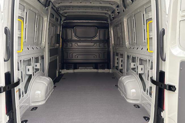 VOLKSWAGEN Crafter Photo 12