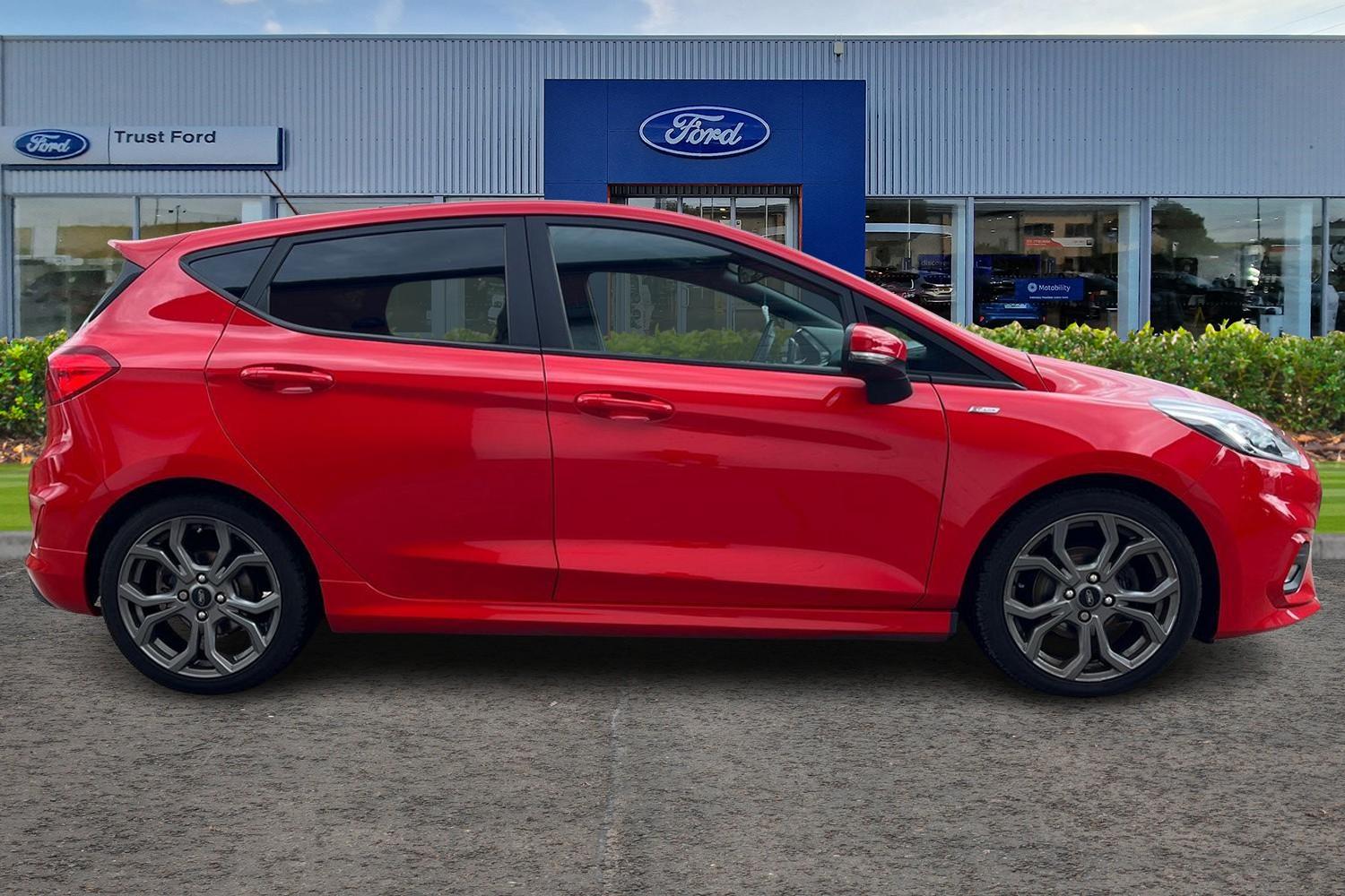 Ford Fiesta Photo 2