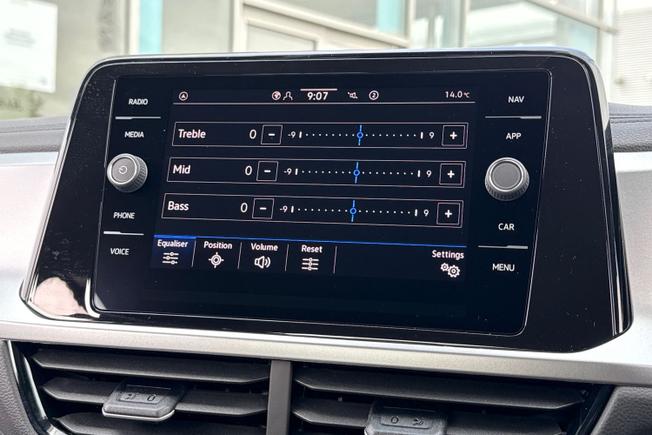 Volkswagen T-Roc Photo 34