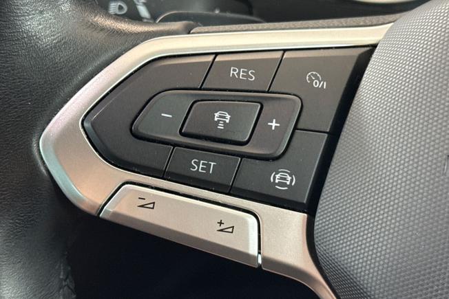 VOLKSWAGEN Tiguan Photo 16