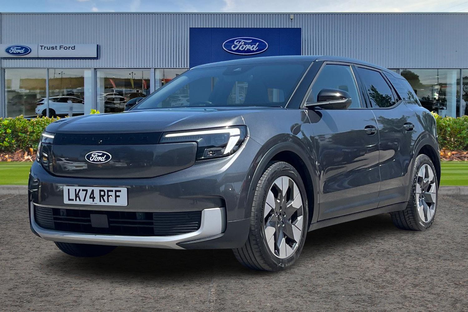 Ford Explorer Photo 4