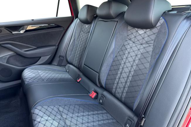 Volkswagen Passat Photo 9