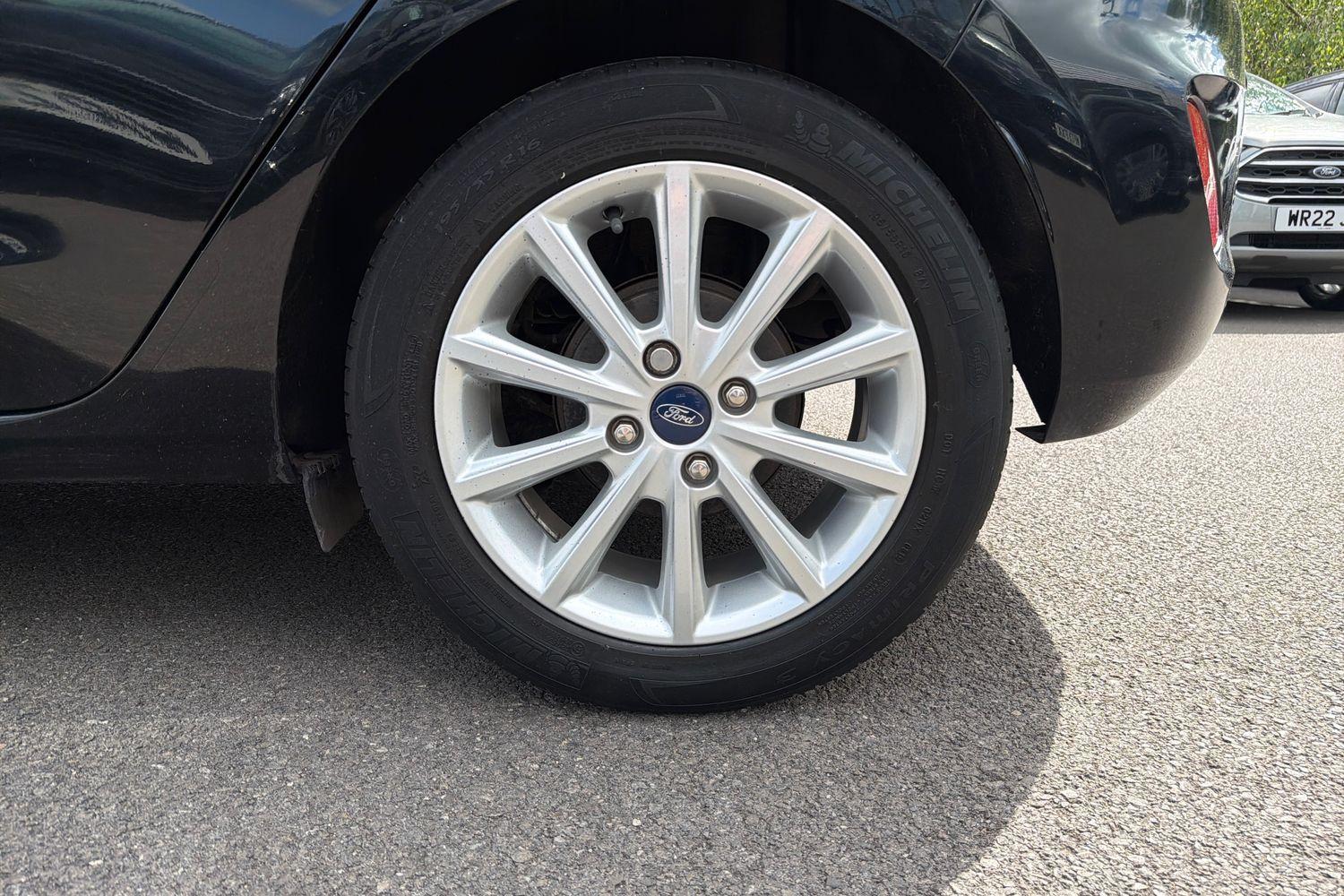 Ford FIESTA Photo 7