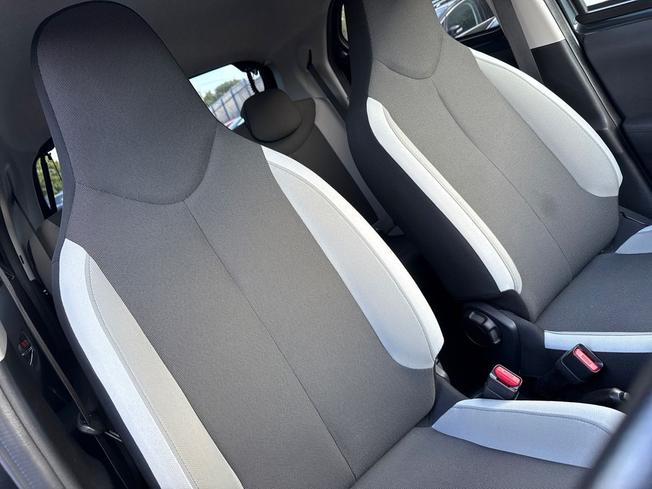 TOYOTA Aygo Photo 26