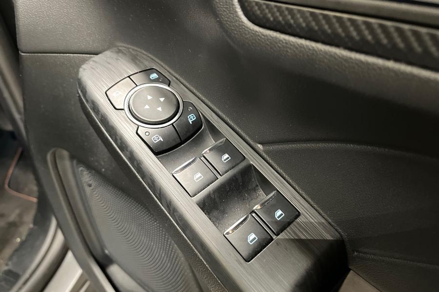 Ford KUGA Photo autoimg-19f2e7668f1063f925927ed4b263e351bd7f6cfa.jpg