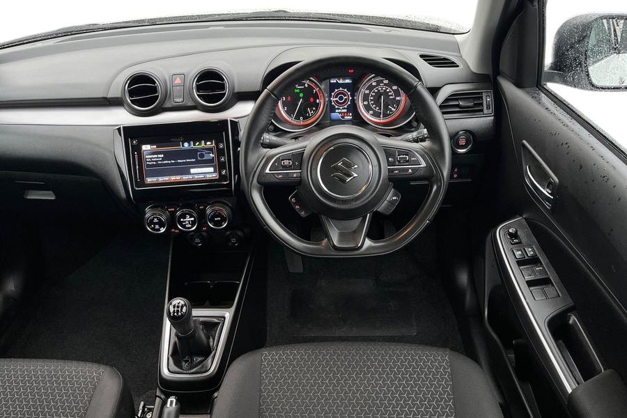 Suzuki SWIFT Photo autoimg-19f7c1a6f48122460e2497f1634358dc7c9afb32.jpg