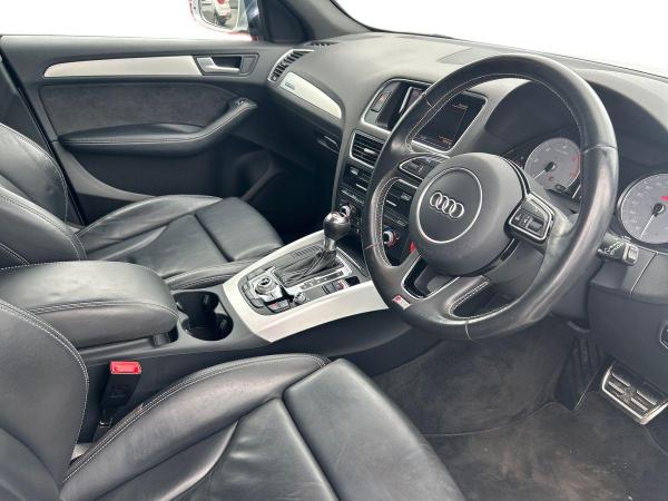 Audi SQ5 Photo autoimg-1a08fa9cfa40e12aea4bf4927b79bd507243cafb.jpg
