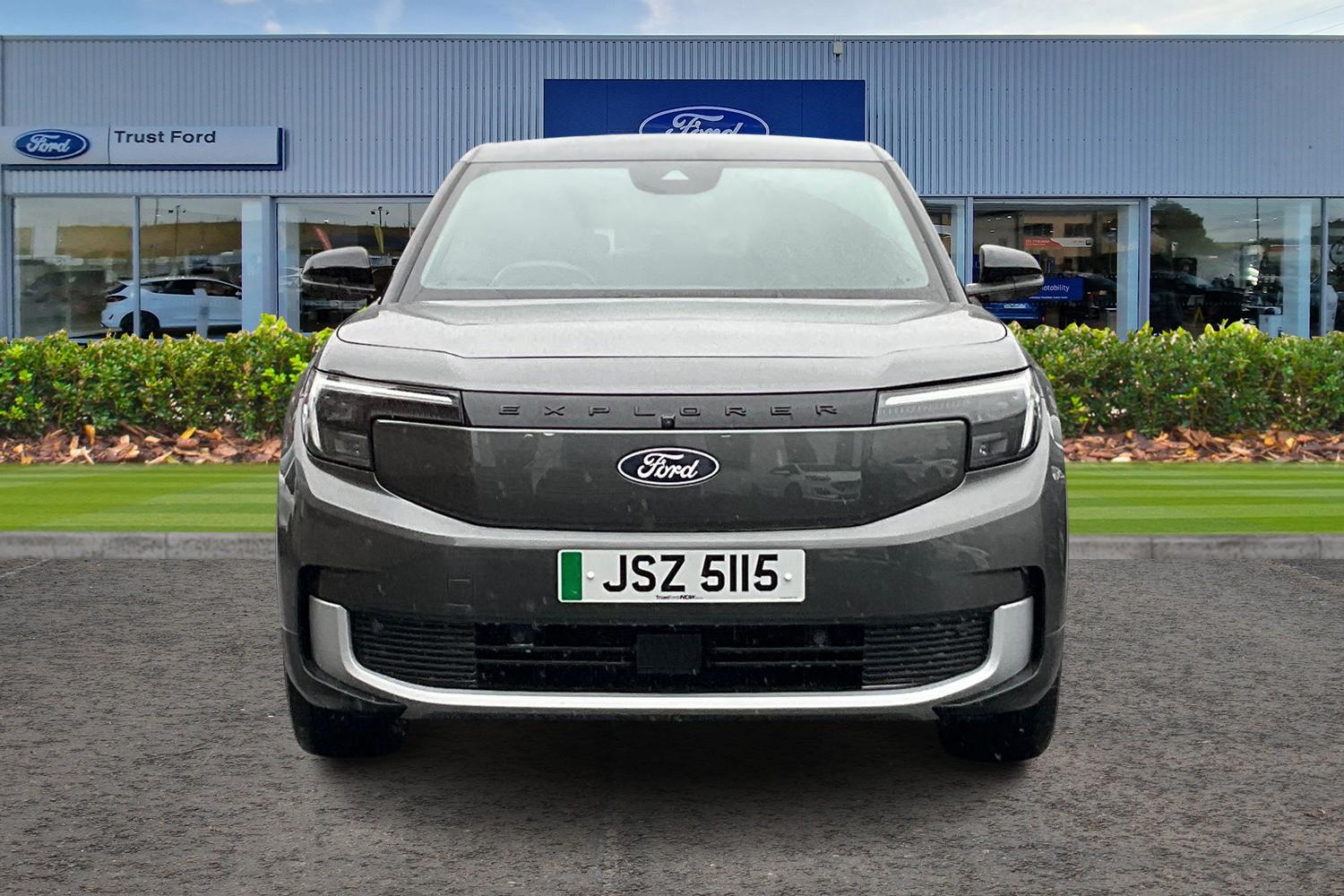 Ford Explorer Photo 5