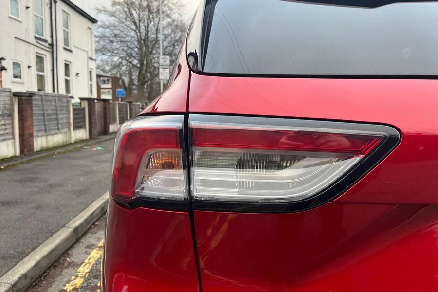 Ford KUGA Photo autoimg-1a154c4d4342cd20d80f37ebb62459a43fa515bd.jpg