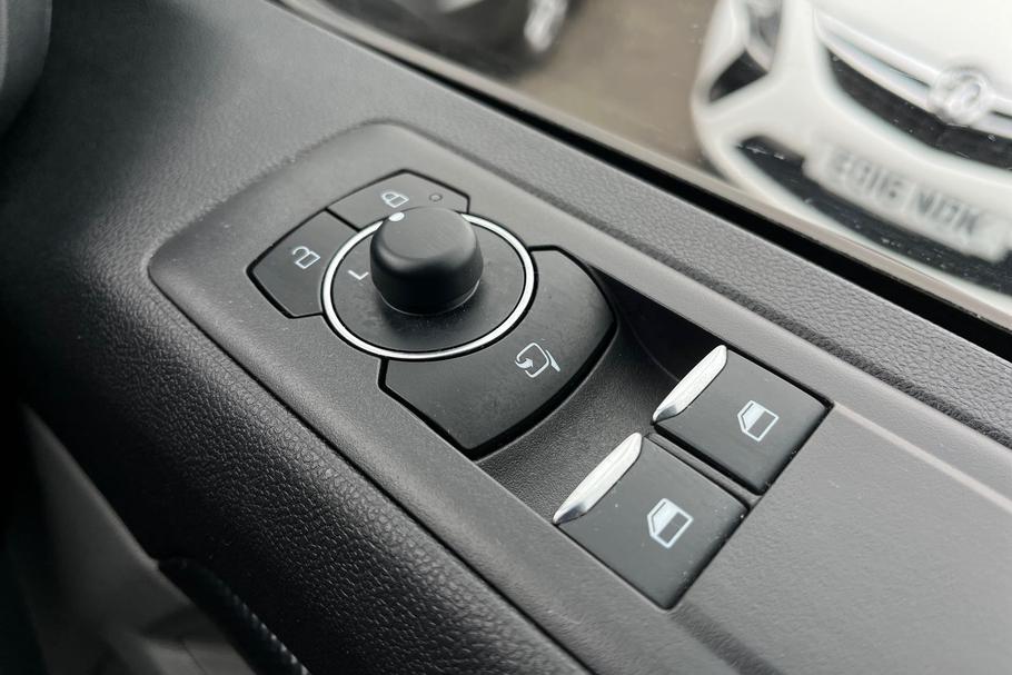 Used Ford TRANSIT CUSTOM IMZ7750 32