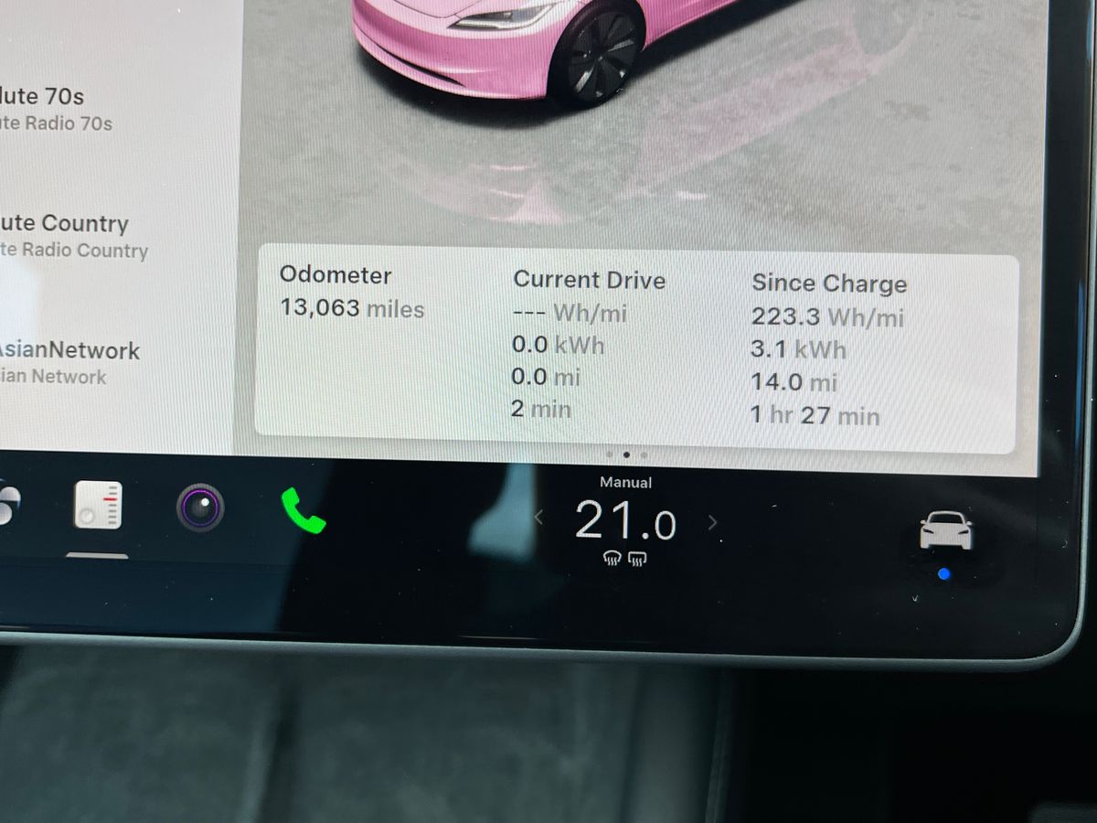 TESLA Model 3 Photo 43