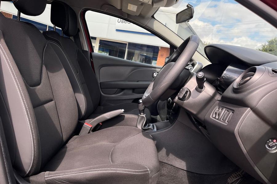Renault CLIO Photo autoimg-1a1ad4938266a5ba3fa14782691bb93dc5d6dd16.jpg