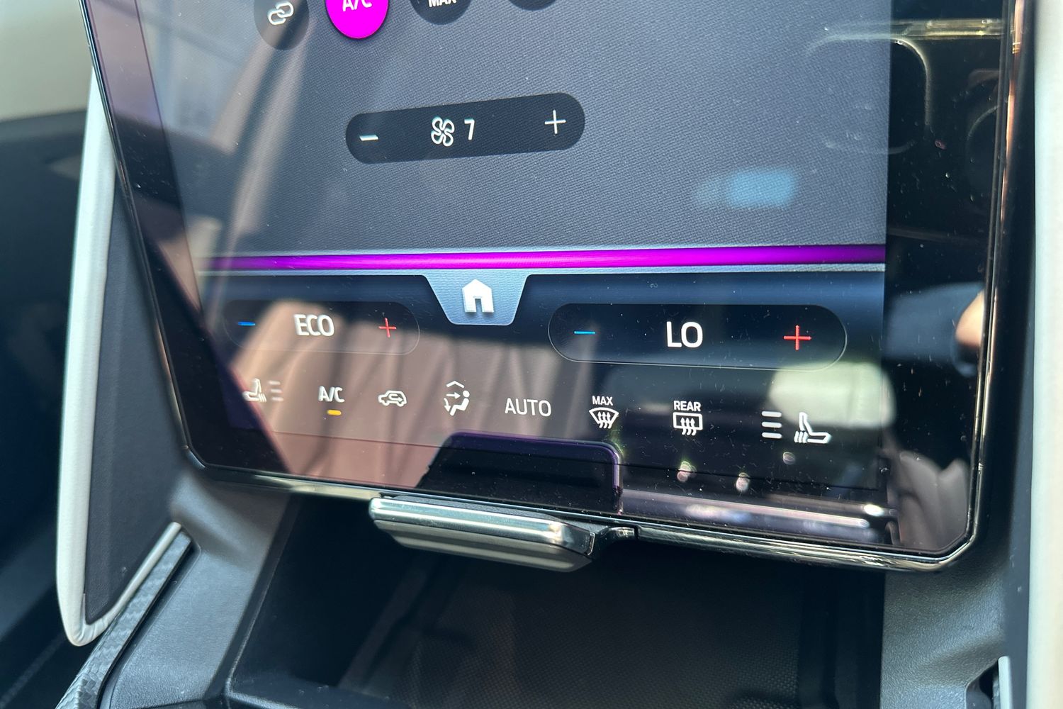 Ford EXPLORER Photo 25