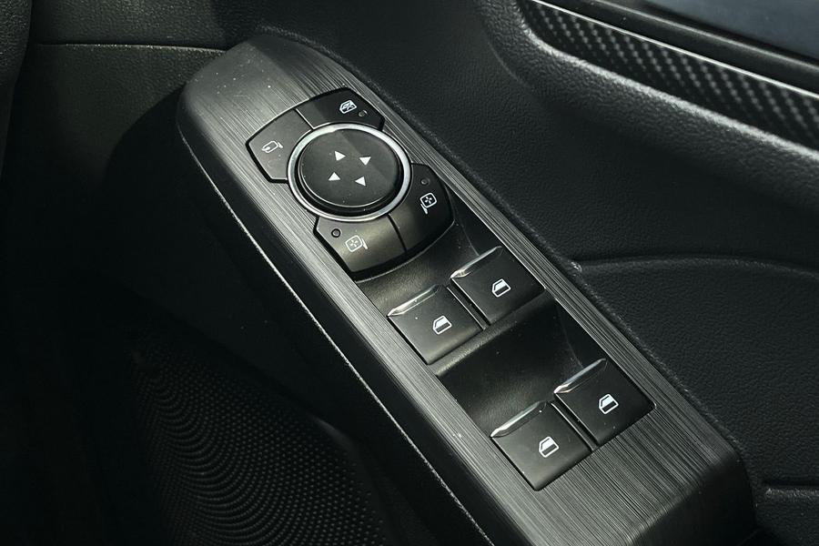 Ford Kuga Photo autoimg-1a26b943636c337a35d2918f229503f8b439e349.jpg