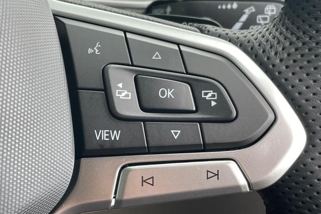 VOLKSWAGEN T-Roc Photo 17