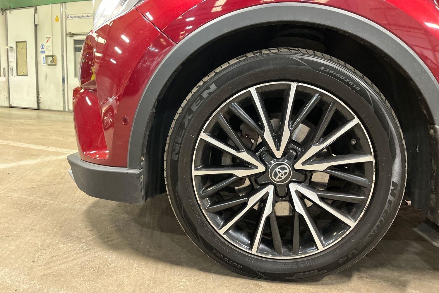 Toyota C-HR Photo 7