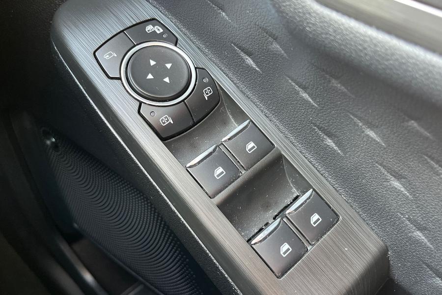Ford KUGA Photo autoimg-1a3fc6e10952f356048b91800dba8d94d9077b14.jpg
