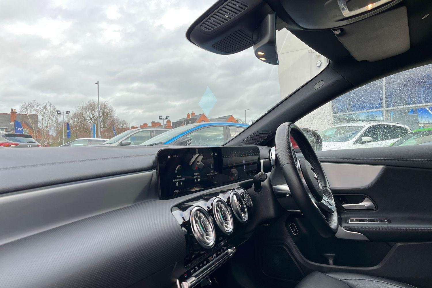 Mercedes-Benz CLA Photo 17