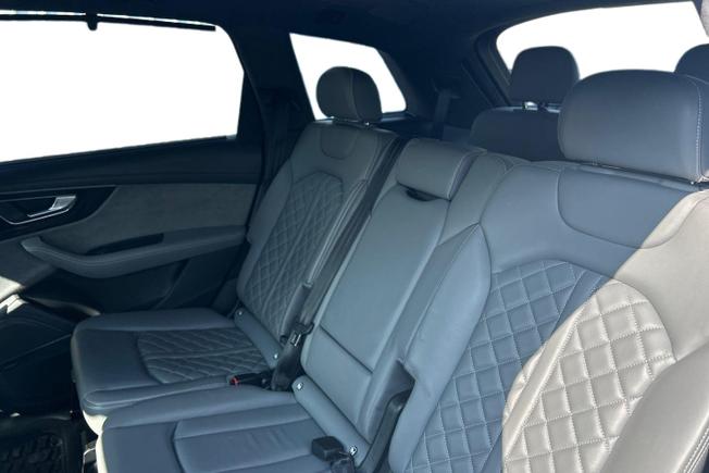 AUDI Q7 Photo 9