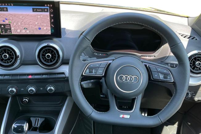 Audi Q2 Photo 11