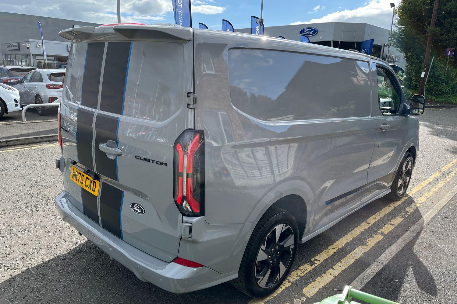 Ford TRANSIT CUSTOM Photo 6