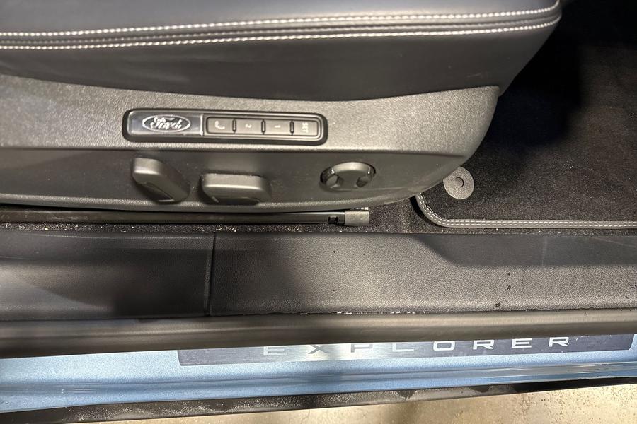 Ford Explorer Photo autoimg-1a530e370c2a28056dff15ac0802911252b56590.jpg