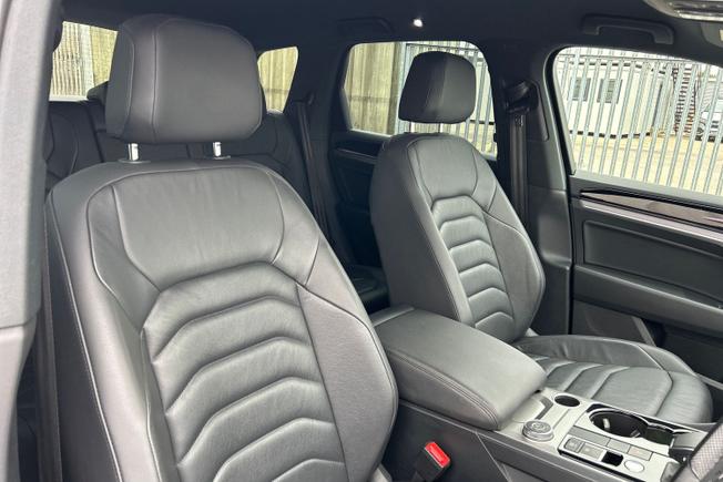 VOLKSWAGEN Touareg Photo 48