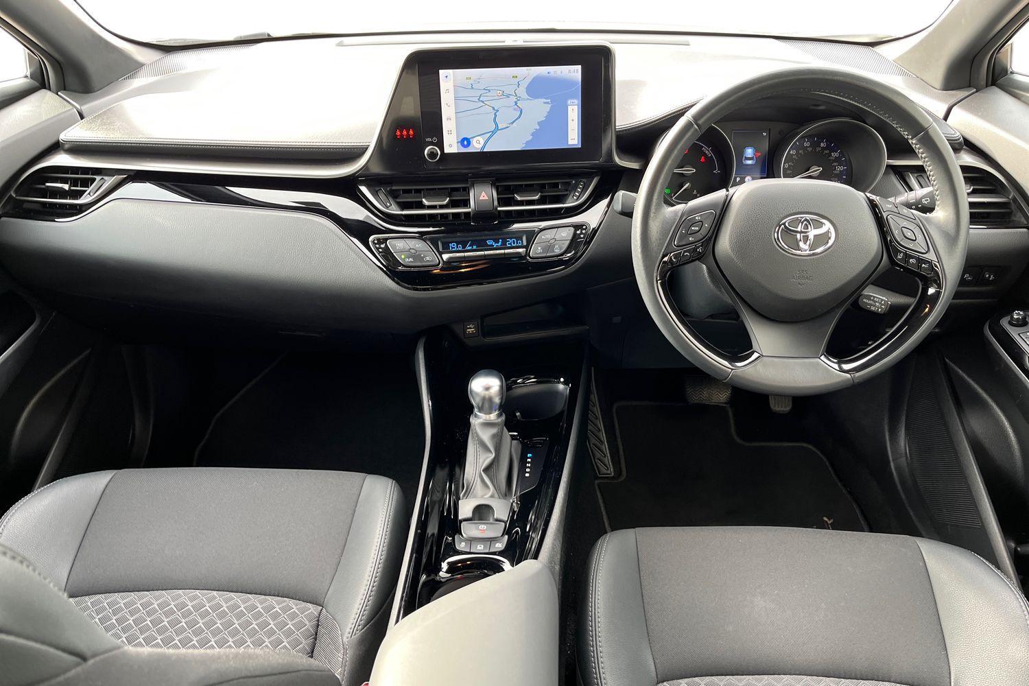 Toyota C-HR Photo 9