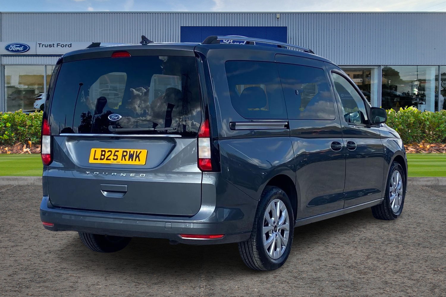 Ford GRAND TOURNEO CONNECT Photo 3
