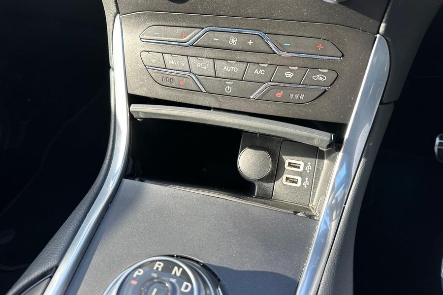 Ford S-MAX Photo autoimg-1a5bb0045de62557182d9294a50dad6cade00a19.jpg