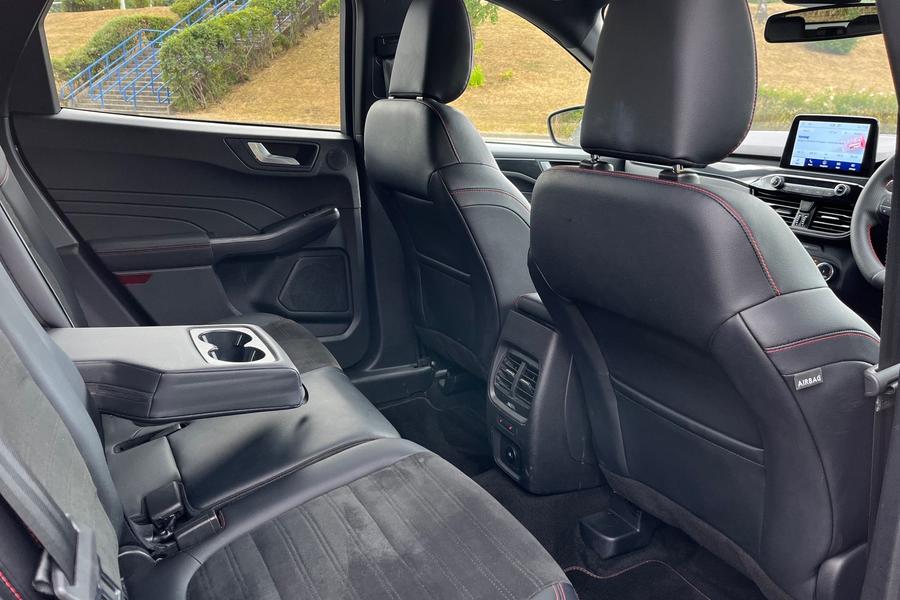 Ford KUGA Photo autoimg-1a64f2e5e718c72b5c1c30e87be9e13a0bdad6e9.jpg