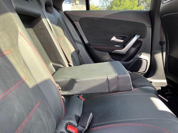 Mercedes-Benz CLA Photo autoimg-1a6c8fa8391fea84dda5db56264cb817a78a6548.jpg